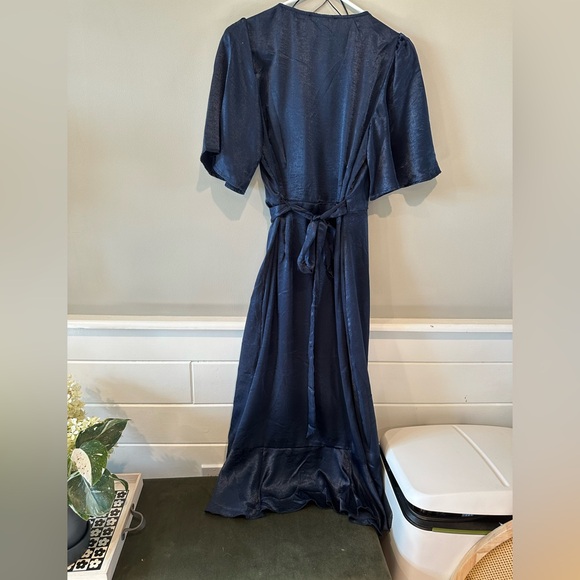 NWT Francesca’s Satin Wrap Dress - Picture 5 of 6